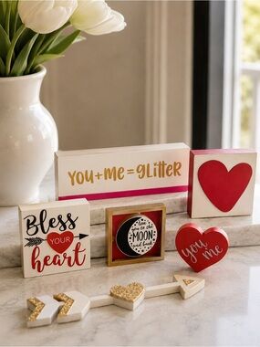 Target‎ Valentine Home Decor & Tier Signs
